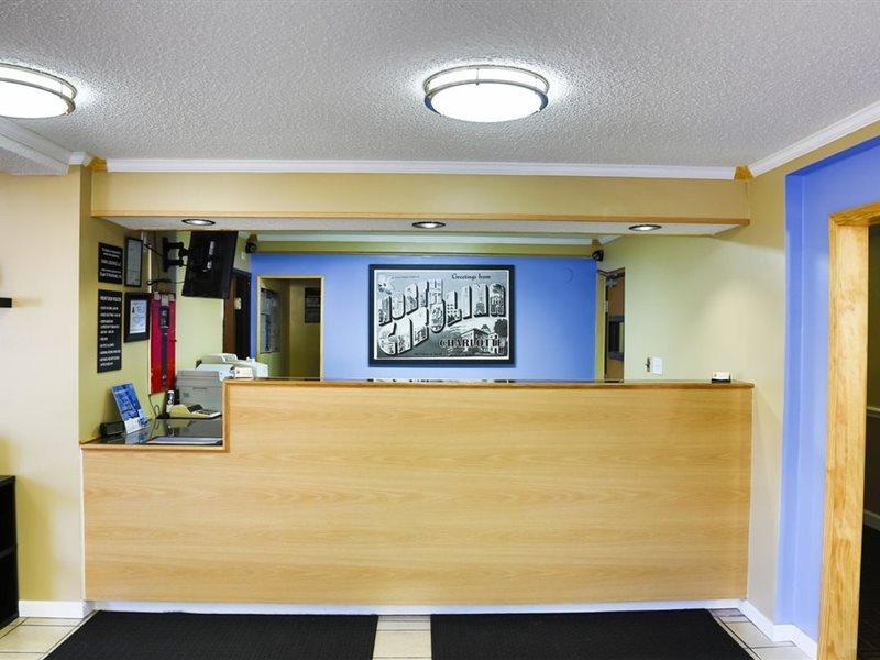 Super 8 By Wyndham Charlotte University Extérieur photo