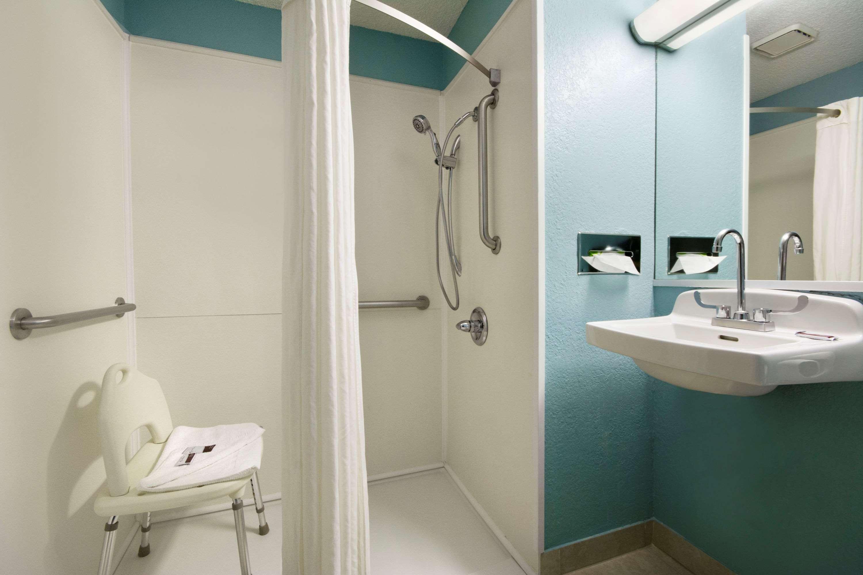 Super 8 By Wyndham Charlotte University Extérieur photo