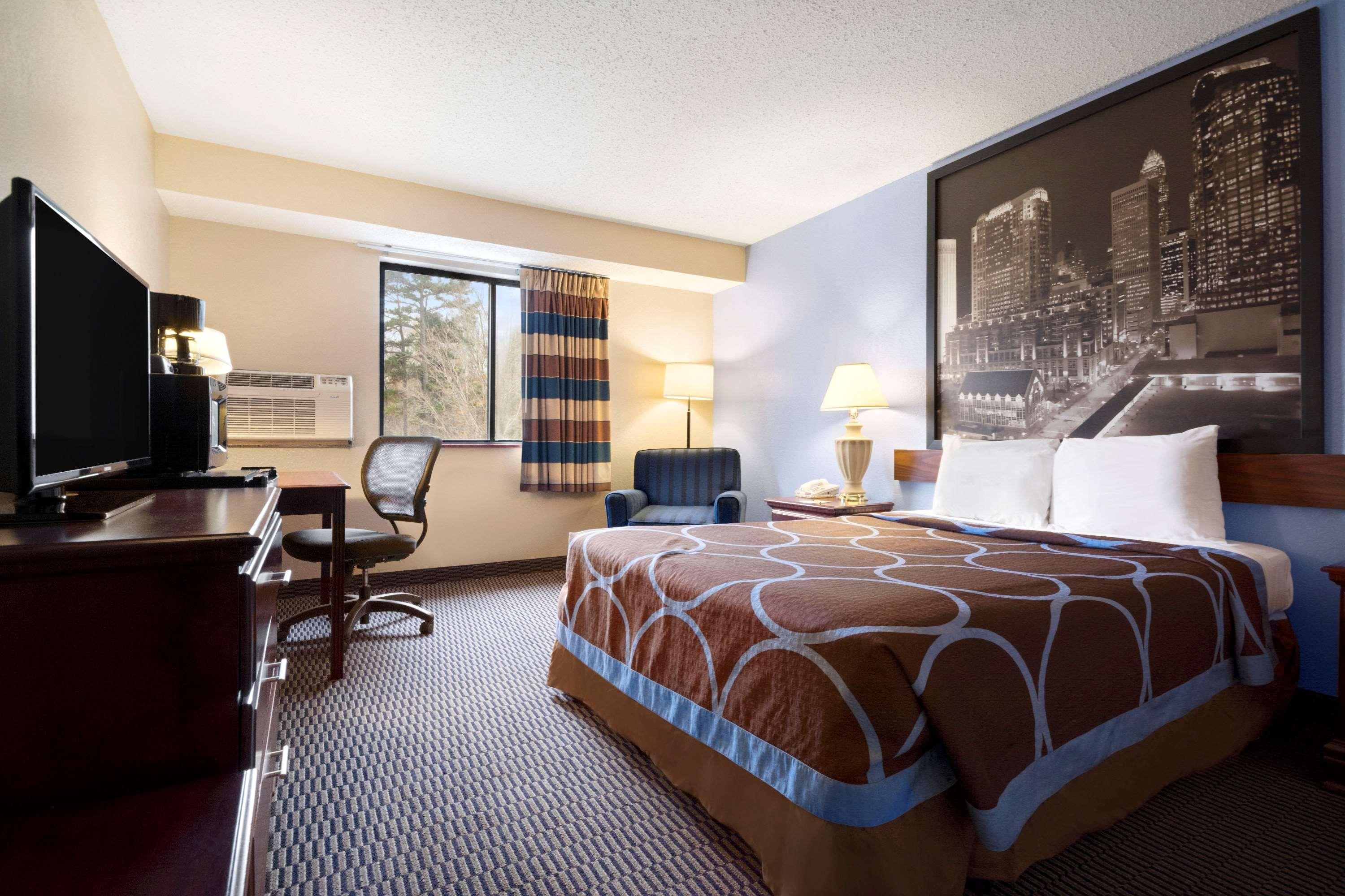Super 8 By Wyndham Charlotte University Extérieur photo