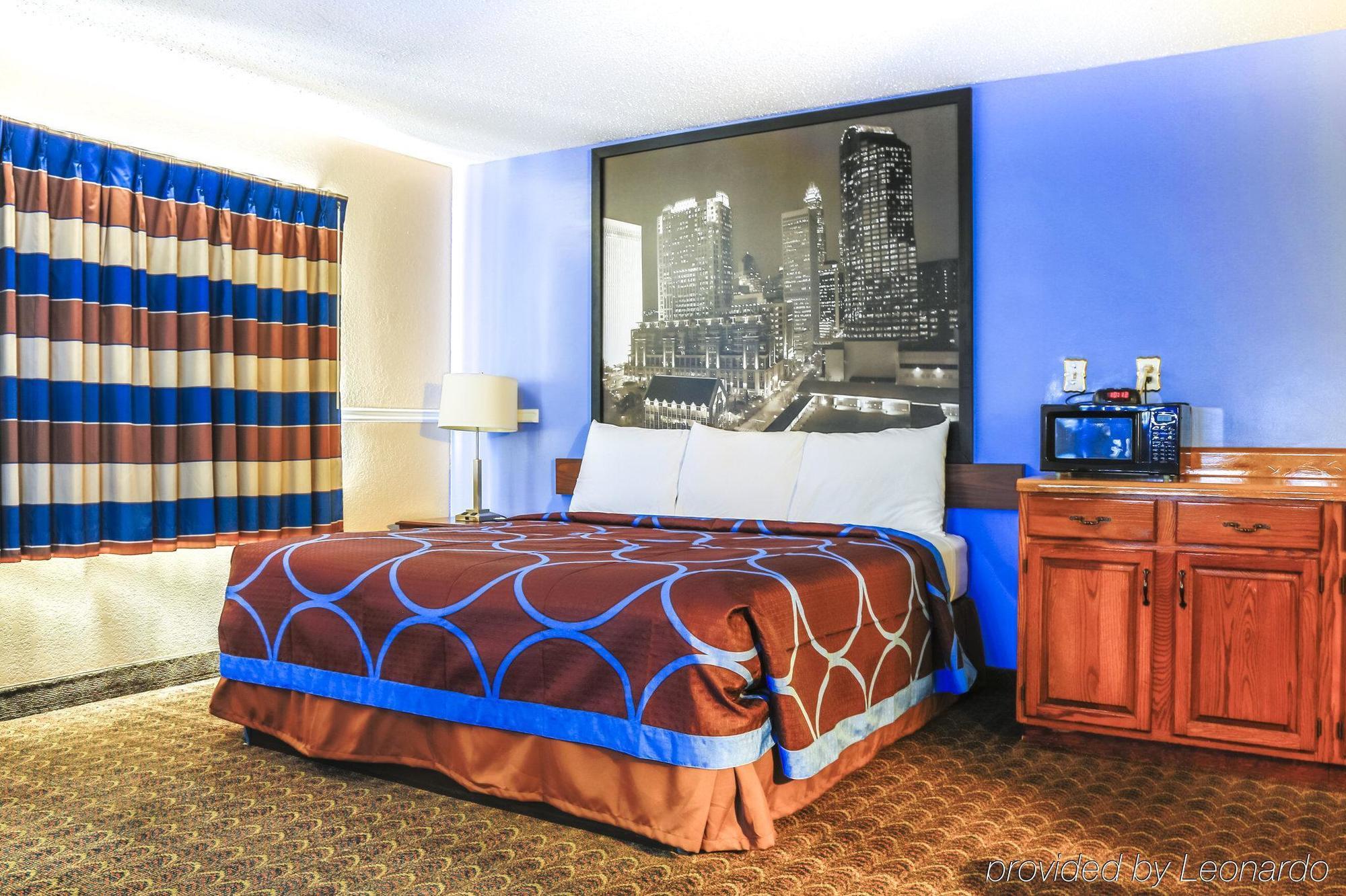 Super 8 By Wyndham Charlotte University Extérieur photo