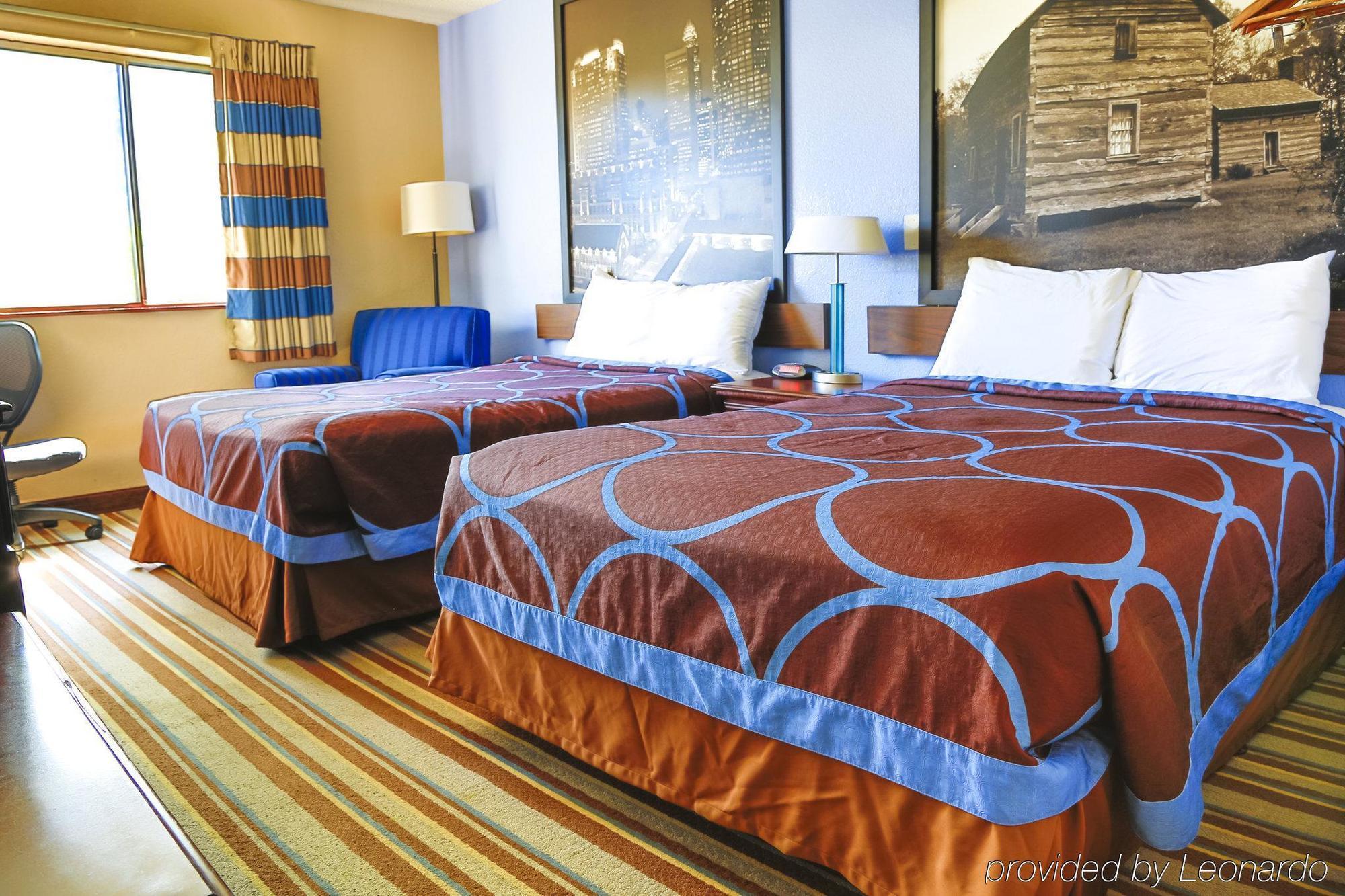 Super 8 By Wyndham Charlotte University Extérieur photo