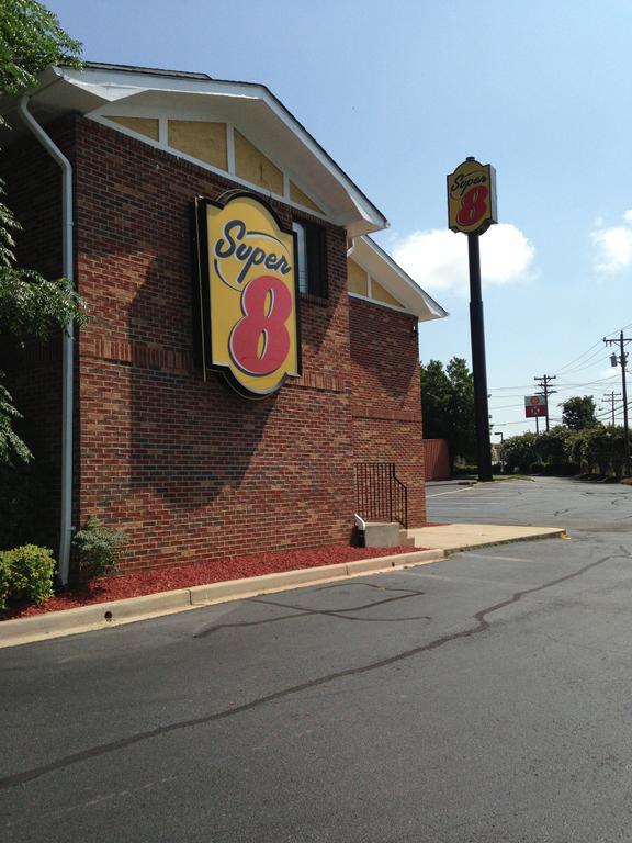 Super 8 By Wyndham Charlotte University Extérieur photo