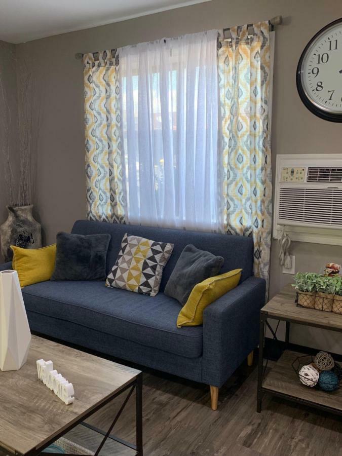 Super 8 By Wyndham Charlotte University Extérieur photo